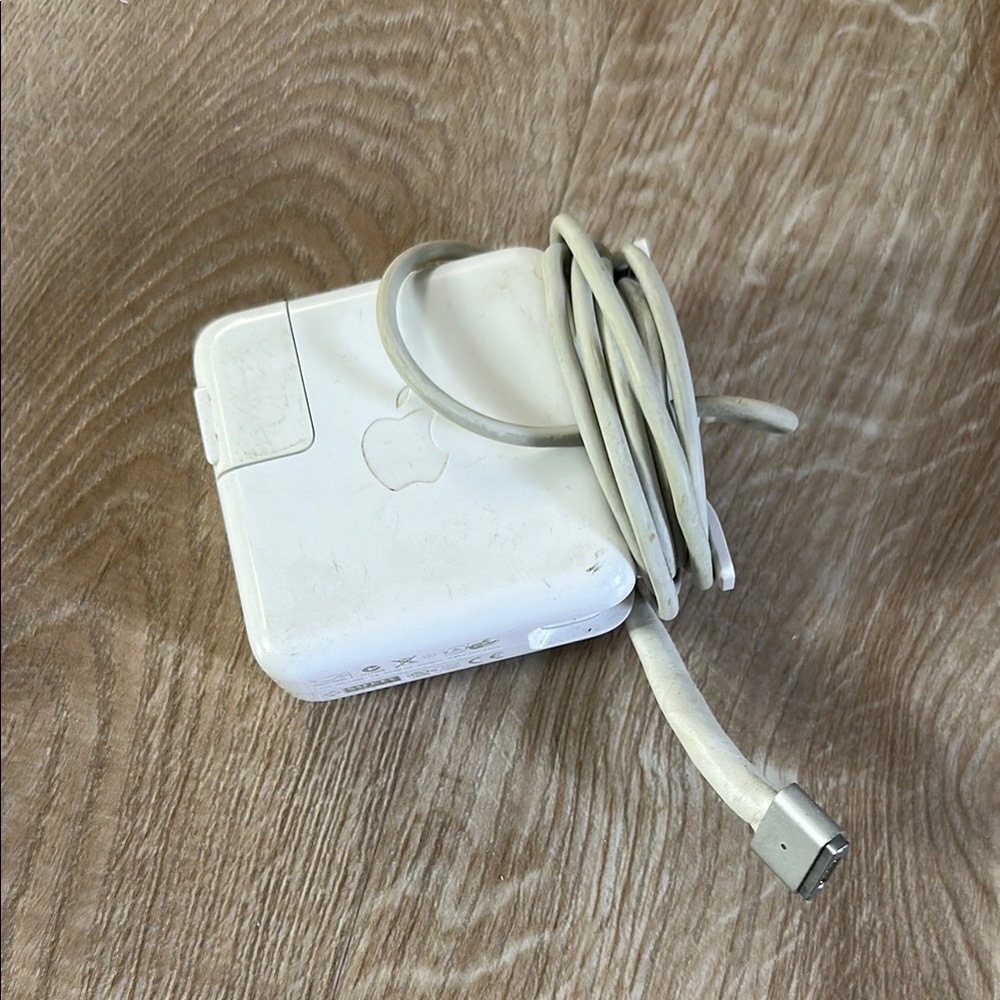 Apple Japan MacBook Charger